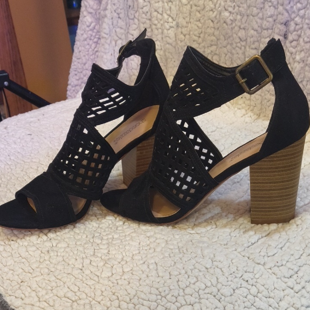 Shoe Dazzle Black Cutout Heels (Sz 10)